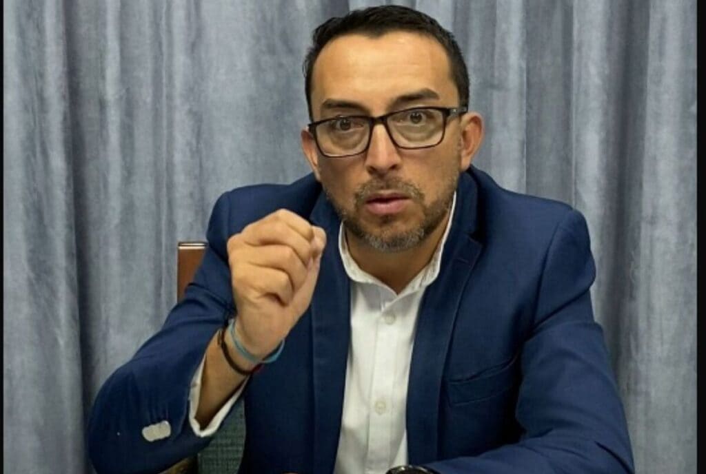 Buró de la Revolución Ciudadana no aceptó la renuncia de Roque Ordóñez, a la dirección en Azuay de esta organización política.