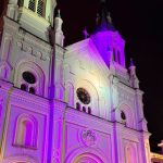 La iglesia de San Alfonso es uno de los templos que se iluminó por Semana Santa en Cuenca. Foto: Alcaldía