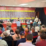 Cientos de hinchas apoyaron al Deportivo Cuenca para ver los partidos en Copa Sudamericana. Foto: El Mercurio
