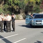 La tarde del 2 de abril un hombre que manejaba este vehículo Tucson fue asesinado en la avenida de las Américas. Foto: El Mercurio