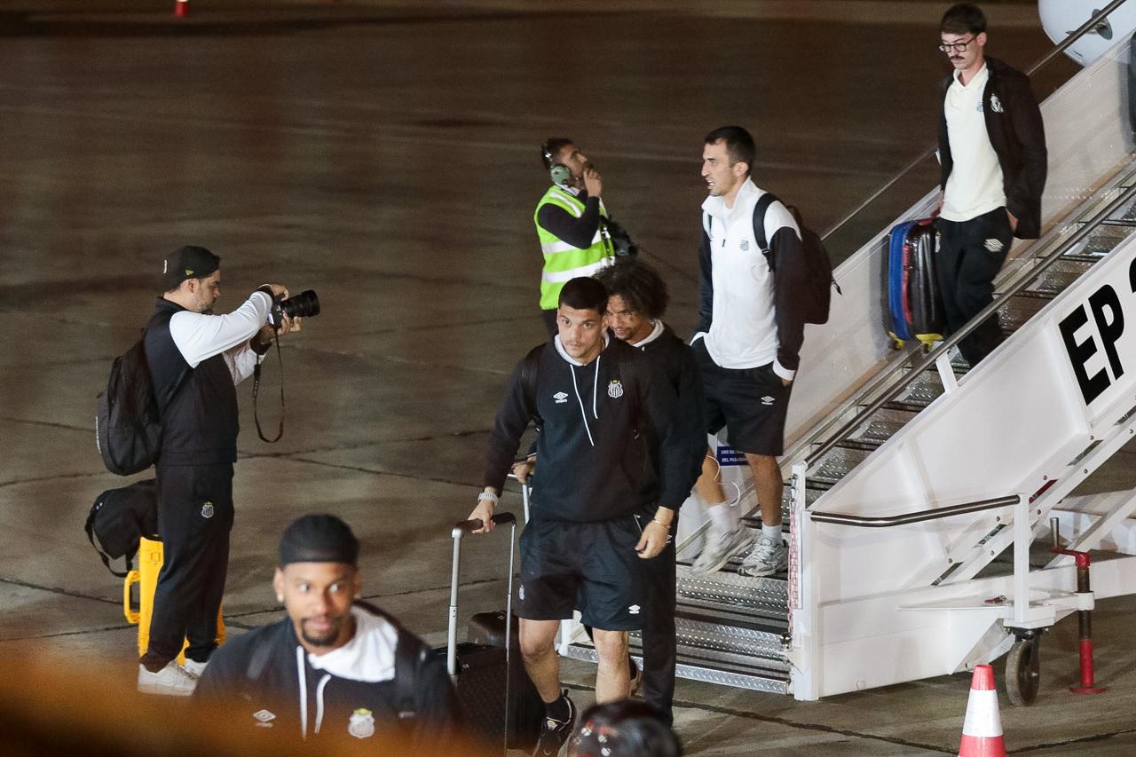 Santos llegó a Cuenca para disputar su partido de Copa Sudamericana. Foto: El Mercurio