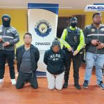 Dos personas fueron detenidas en Cuenca por su presunta participación en una asesinato en la avenida de las Américas. Foto: Policía Nacional