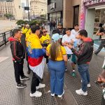 Hinchas de Barcelona buscan entradas para ver el partido contra Boca Juniors. Foto: Ismael Alvarado/El Mercurio