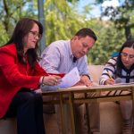 Este 22 de abril se firmó el convenio entre la Universidad de Cuenca y ETAPA. Foto: Municipio de Cuenca