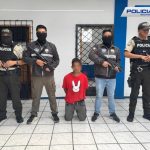 Un hombre fue detenido porque tenía boleta de captura vigente. Foto: PN