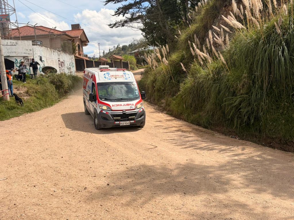 Personal médico atendió la emergencia. Foto: El Mercurio