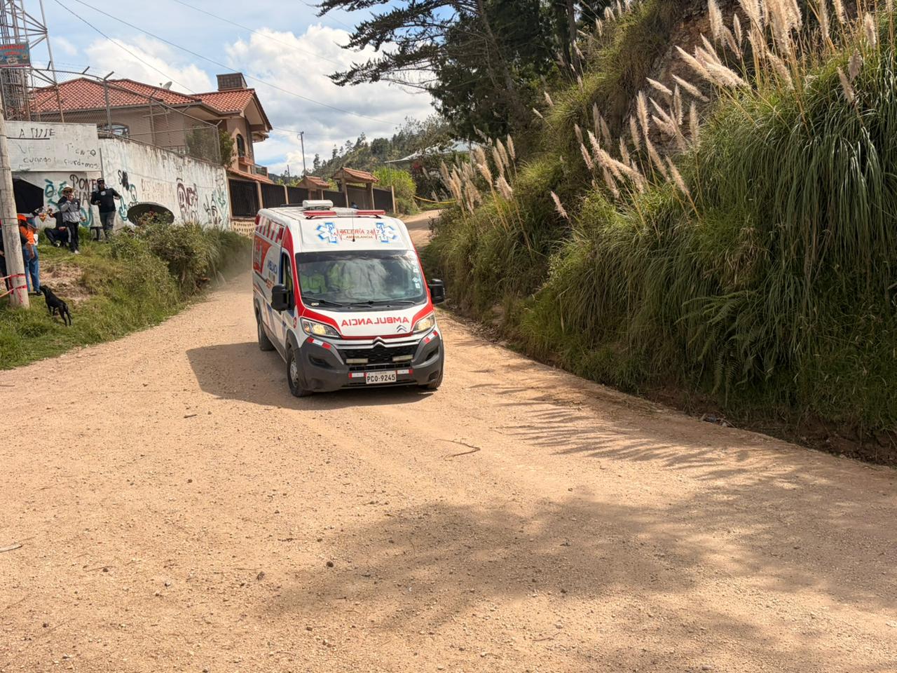 Personal médico atendió la emergencia. Foto: El Mercurio