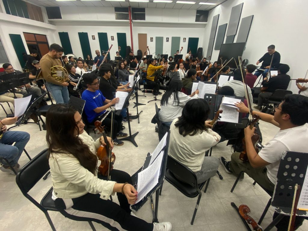La Orquesta Sinfónica de Cuenca son parte de los artistas que pondrán en escena una serie de conciertos en este 2026. Foto: El Mercurio