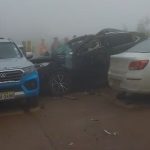 Grave accidente en la vía Cuenca - Molleturo - El Empalme, sector Tamarindo. Hay cinco vehículos involucrados.