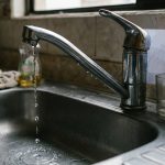 Cortes de agua se prevén en cinco sectores al norte de Cuenca para este lunes 20 de abril de 2026. /Foto referencial