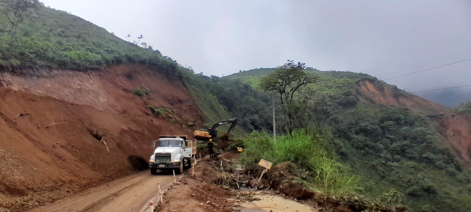 Cerrada la vía Cuenca - Molleturo - El Empalme por un deslizamiento en el kilómetro (km) 92.