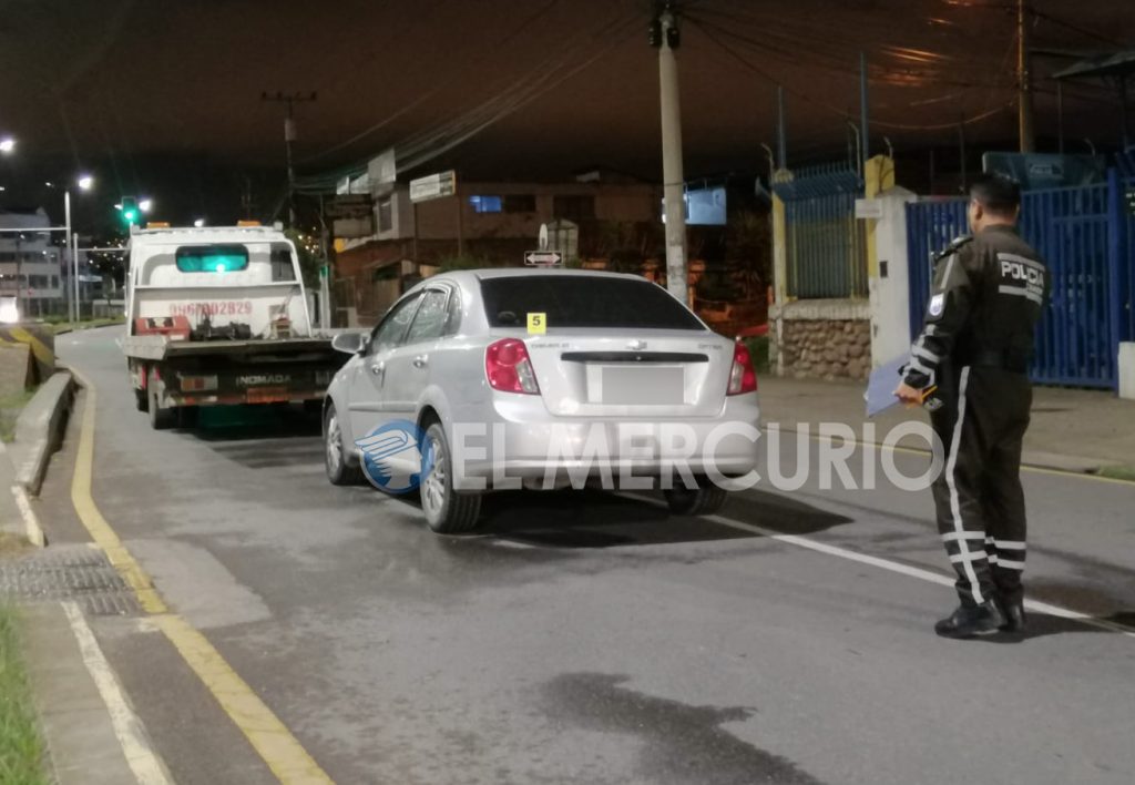 Este es el vehículo particular involucrado en el confuso suceso de la noche del sábado reciente. /FCS