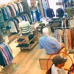 Policía busca a tres sospechosos de un robo en una boutique en el centro de Cuenca. Una cámara de seguridad captó el hecho.