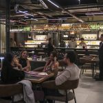 La vida nocturna se puede vivir de diferentes maneras en Cuenca. Foto: El Mercurio