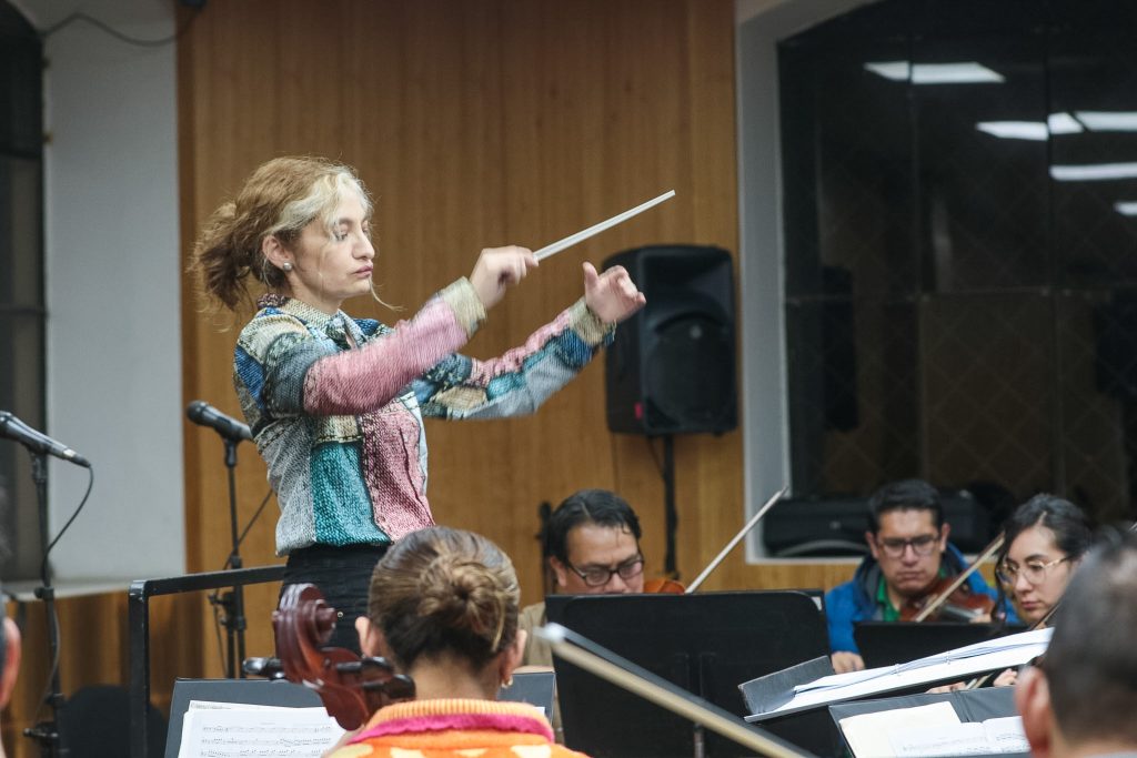 Andrea Vela dirigirá un nuevo concierto de la Orquesta Sinfónica de Cuenca. Foto: El Mercurio