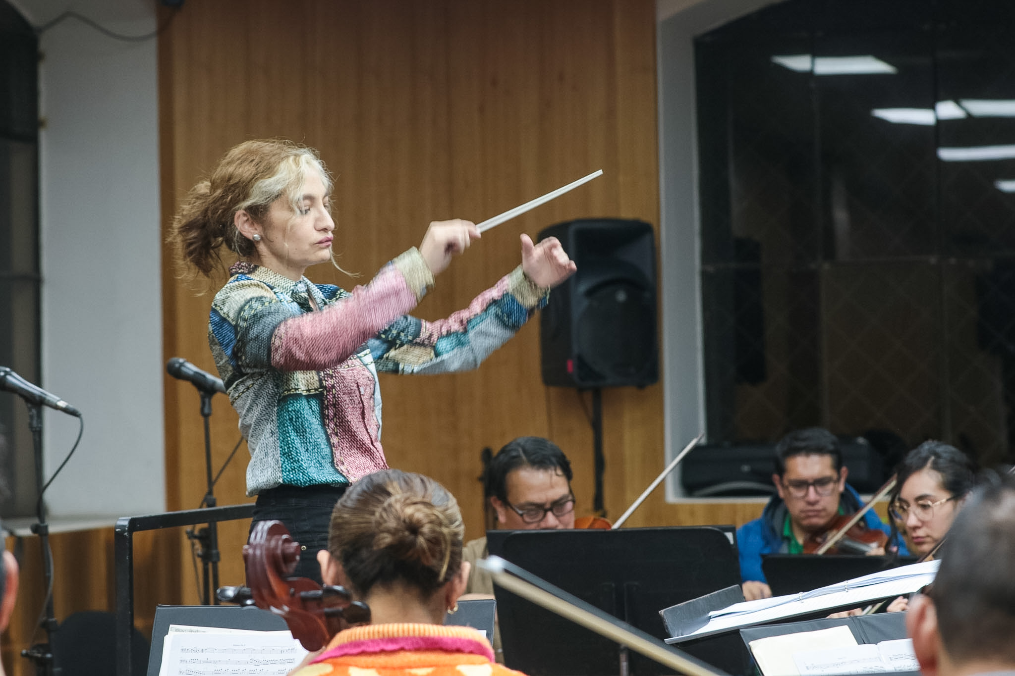 Andrea Vela dirigirá un nuevo concierto de la Orquesta Sinfónica de Cuenca. Foto: El Mercurio