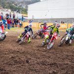 Largada de la categoría MX1A, donde participaron nueve pilotos en la pista MX Race Track de Capulispamba. JXR