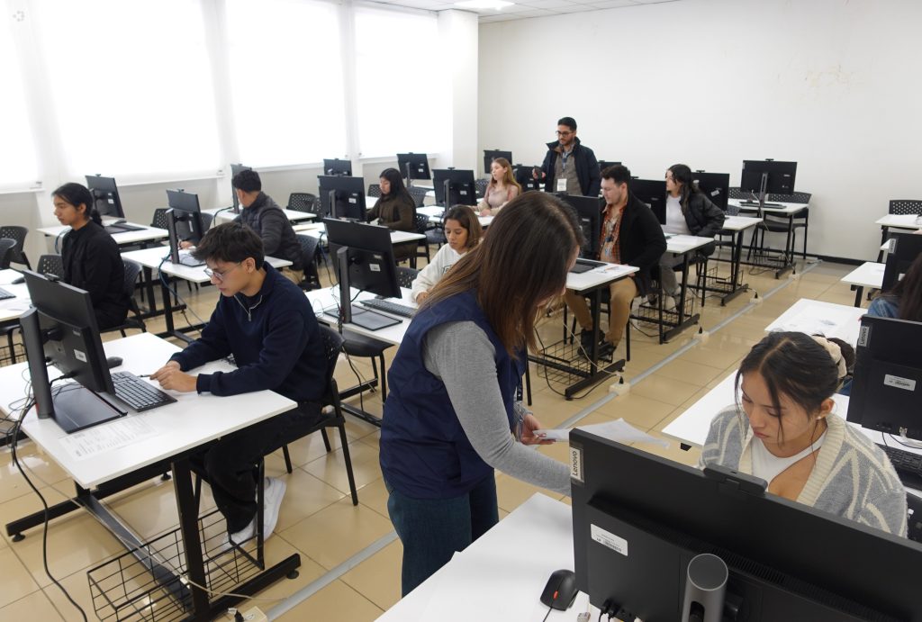 Los jóvenes que deseen aplicar en una universidad pública deben cumplir con el Registro Nacional. Foto: API