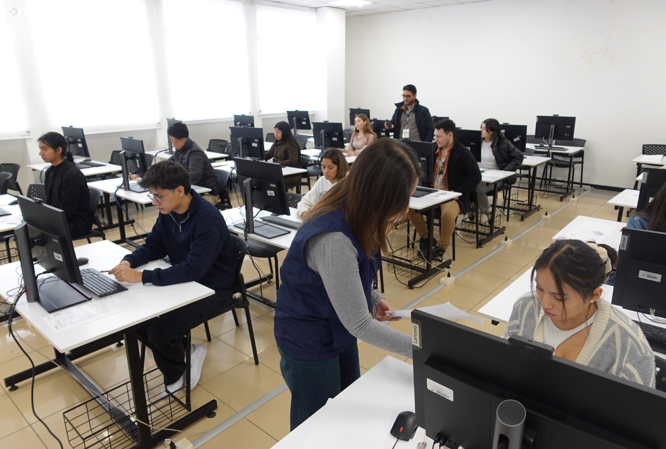 Los jóvenes que deseen aplicar en una universidad pública deben cumplir con el Registro Nacional. Foto: API