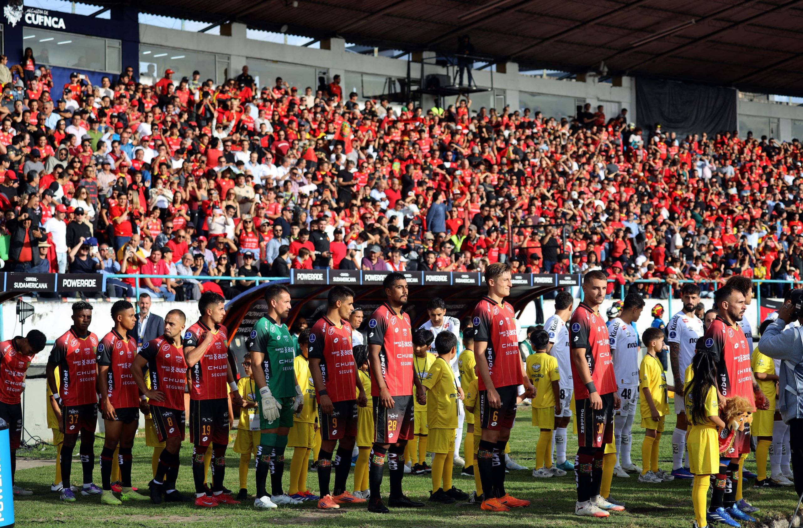 Tras vencer a Santos, Deportivo Cuenca recibirá a San Lorenzo en el estadio Alejandro Serrano Aguilar. Foto: API