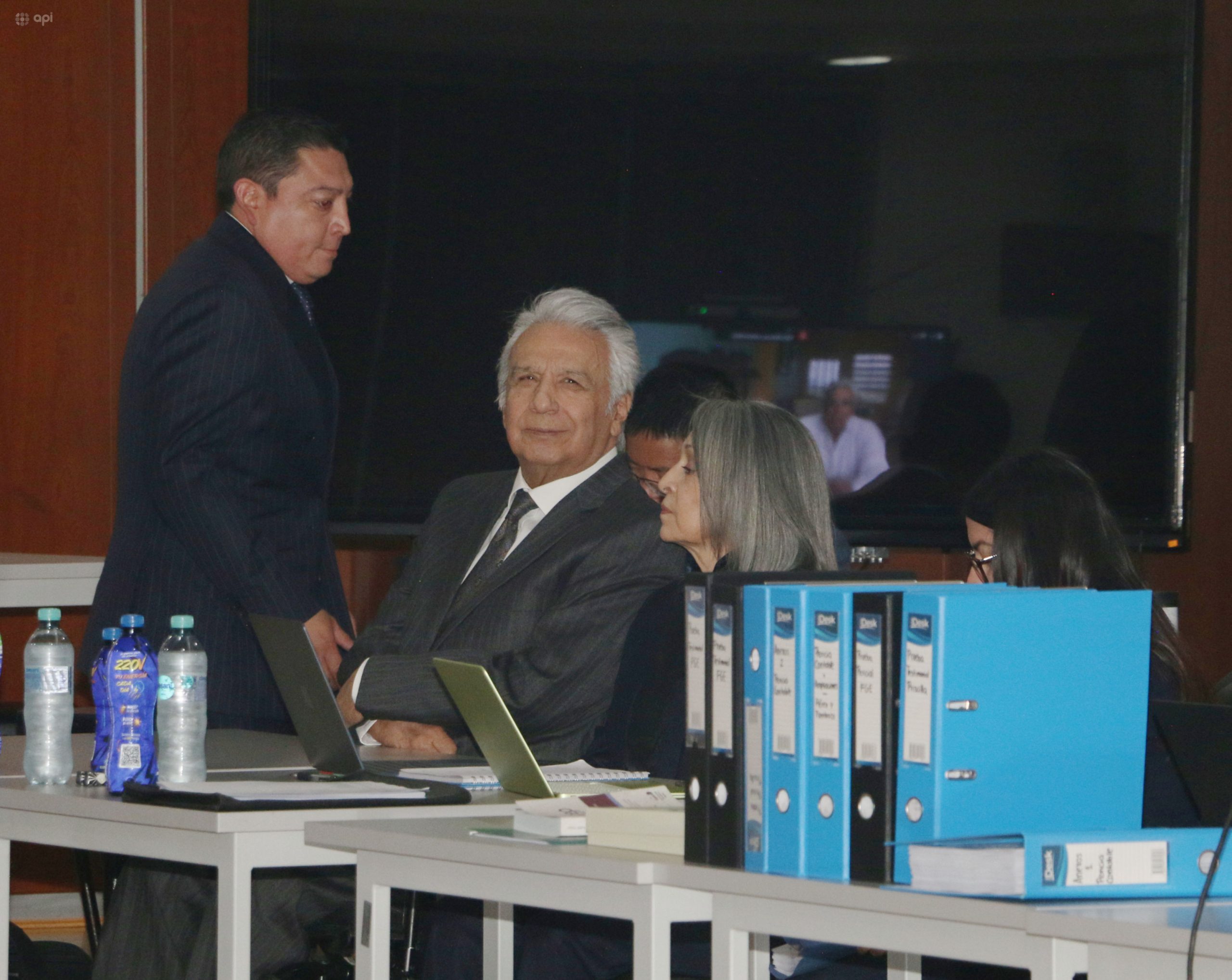 Lenín Moreno llegó a la audiencia de juicio contra él y otras 20 personas. Foto: API