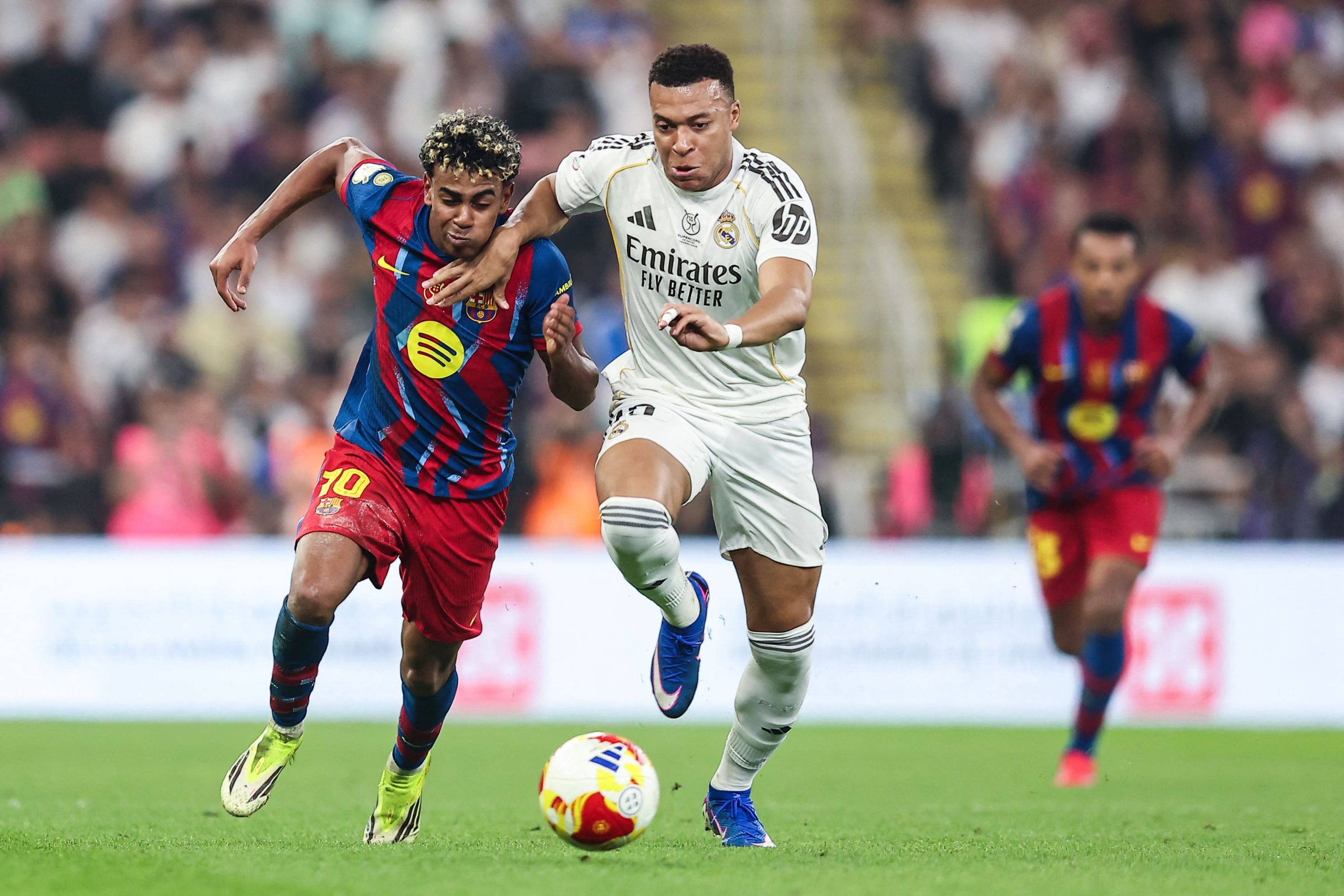 Las dos estrellas de Barcelona y Real Madrid no jugarán el clásico por lesión. Foto: AFP