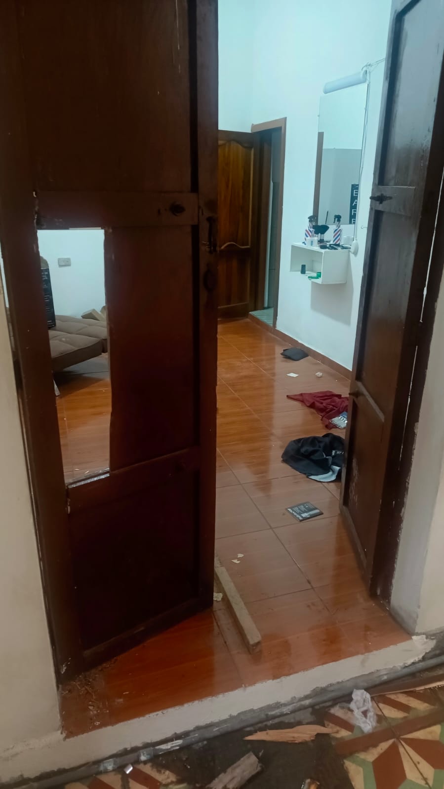 Delincuentes robaron una barbería y un departamento en el sector de las calles Benigno Malo y Antonio Vega Muñoz, en pleno Centro Histórico de Cuenca.