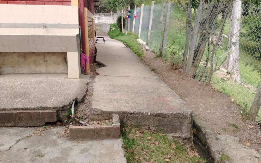 El Ministerio de Educación ofrece intervenir en 17 instituciones educativas de Cuenca. /Cortesía
