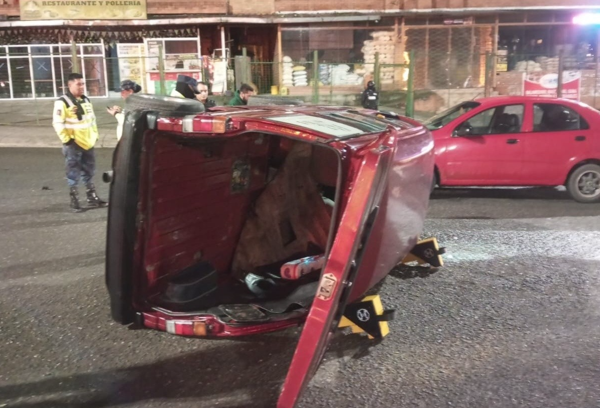 Dos personas resultaron heridas a causa de un siniestro vial en la avenida 12 de Octubre y autopista. /Cortesía