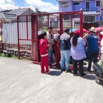 Padre de familia de una unidad educativa de Cuenca exigen respuestas sobre el presunto caso de abuso sexual a una menor de siete años, perpetrado por un docente. /PNH
