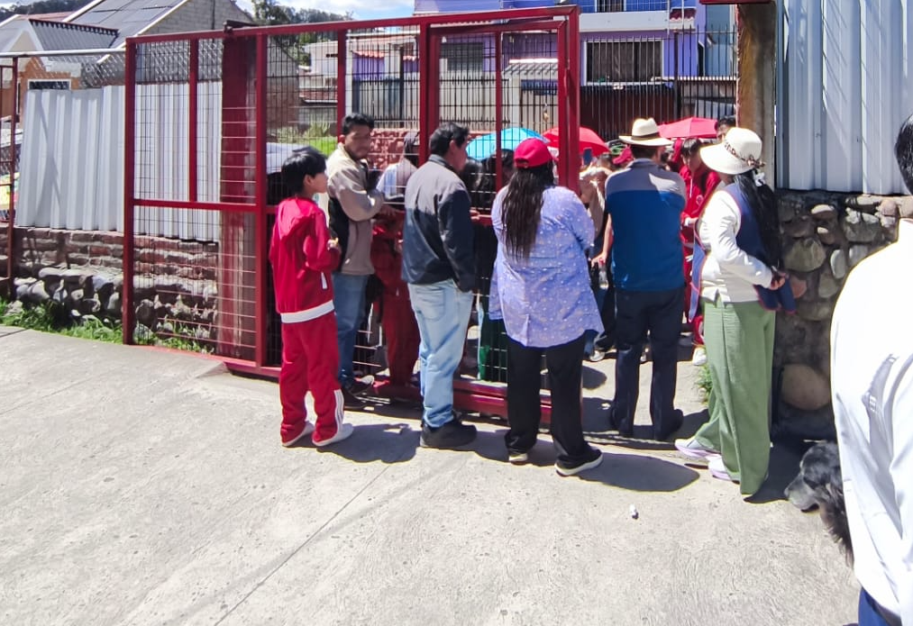 La Fiscalía confirmó dos investigaciones previas contra un docente acusado de abuso sexual contra dos menores de 5 y 7 años en Cuenca. /PNH