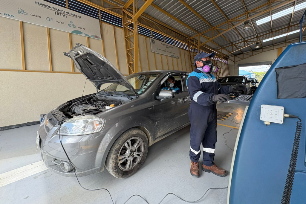 La EMOV definió los horarios de servicio de la revisión técnica vehicular y la matriculación. /Cortesía
