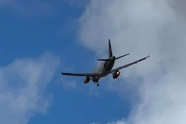 El vuelo 1376 que cubría la ruta Quito - Cuenca se desvió de emergencia a Guayaquil. /Cortesía
