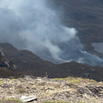 Un grave incendio forestal se registra cerca de la laguna Larga, en el Parque Nacional Cajas. /Cortesía