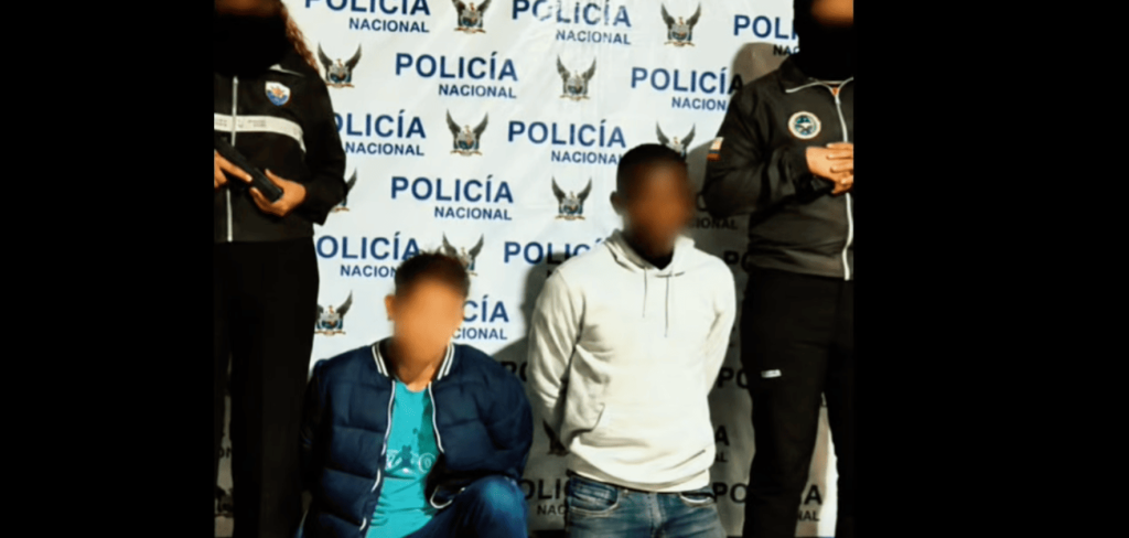 Dos personas fueron detenidas por la Policía Nacional en Cuenca. Foto captura
