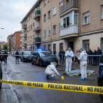 Prisión preventiva para joven de origen ecuatoriano por muerte de su pareja en España. La mujer cayó desde el cuarto piso de un edificio.
