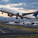 Las razones de los cambios de horarios se deben a las intervenciones que se realizan en la pista del aeropuerto de Quito. Foto referencial creada con IA
