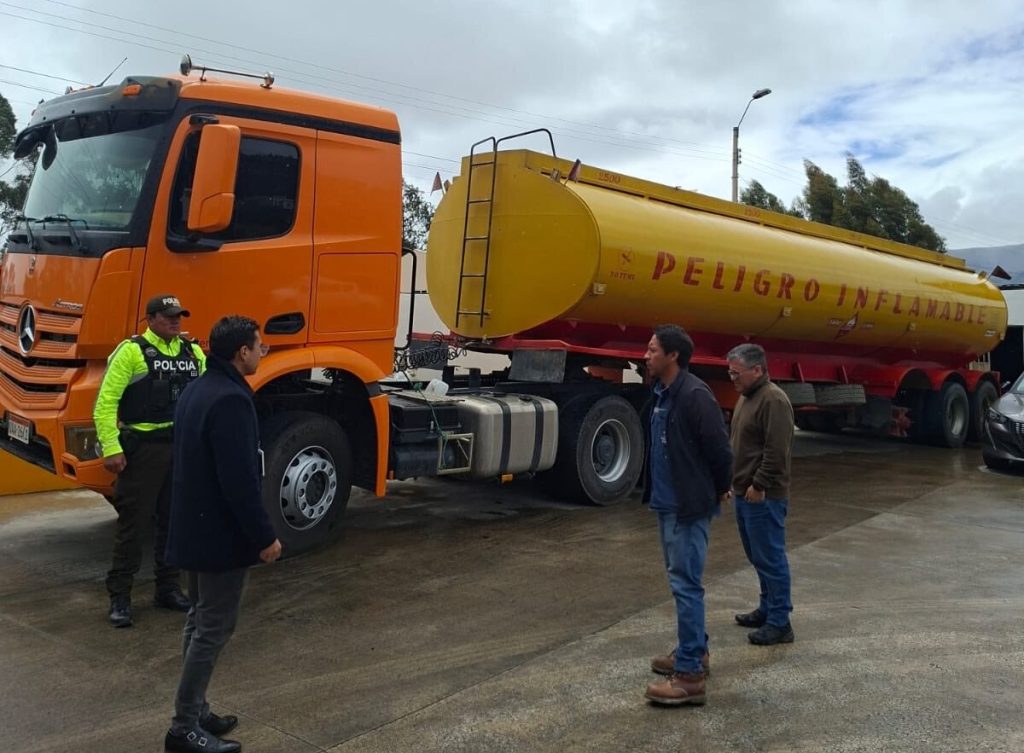 Las autoridades suspendieron una gasolinera en Cañar este 11 de mayo de 2026. Foto: ARCH