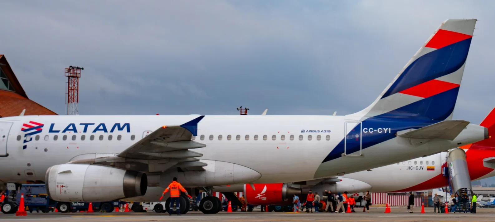 Un avión de LATAM no pudo aterrizar en Cuenca. Foto: Aeropuerto de Cuenca