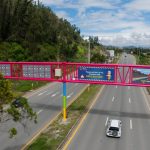 Portal de seguridad de Guangarcucho, en Cuenca, detectó vehículo reportado como robado. La Policía Nacional lo retuvo para investigaciones.