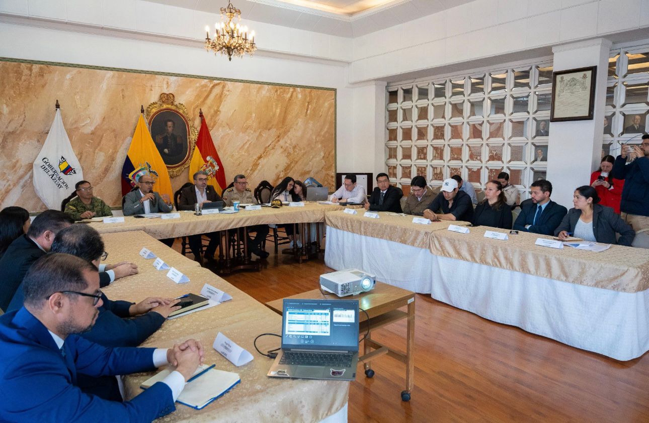 Reunión de seguridad en Cuenca, donde ya van 15 muertes violentas. Fueron convocadas las autoridades del Consejo de Seguridad Provincial de Azuay.