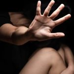 Joven denuncia presunta violación tras evento en Ricaurte, en Cuenca. La Policía Nacional investiga.
