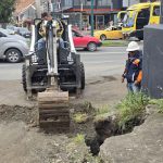 ETAPA EP trabaja en la avenida de las Américas para reparar la tubería. Foto: ETAPA EP