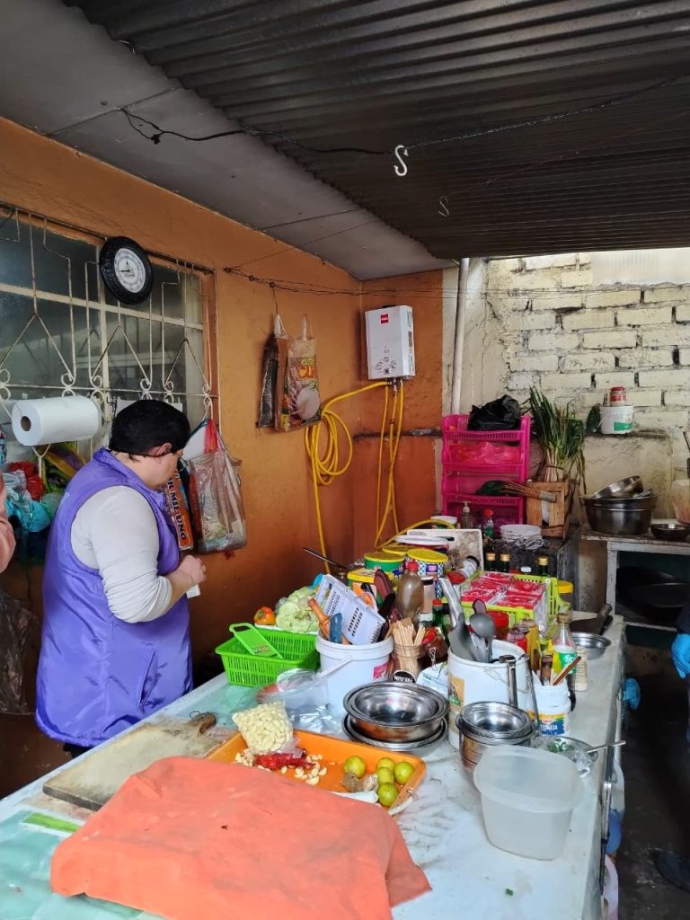 Arcsa intervinó en un restaurante en Cuenca. Foto: Arcsa