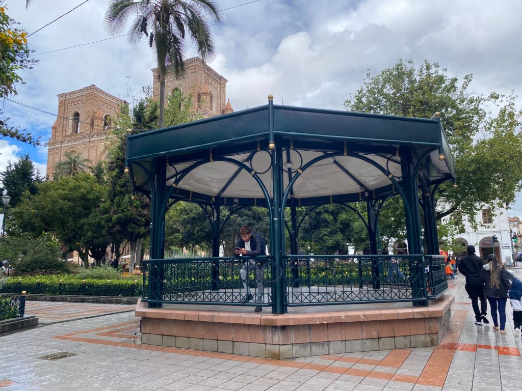 La Glorieta estará cerrada por una intervención en el piso del Parque Calderón. Foto: El Mercurio