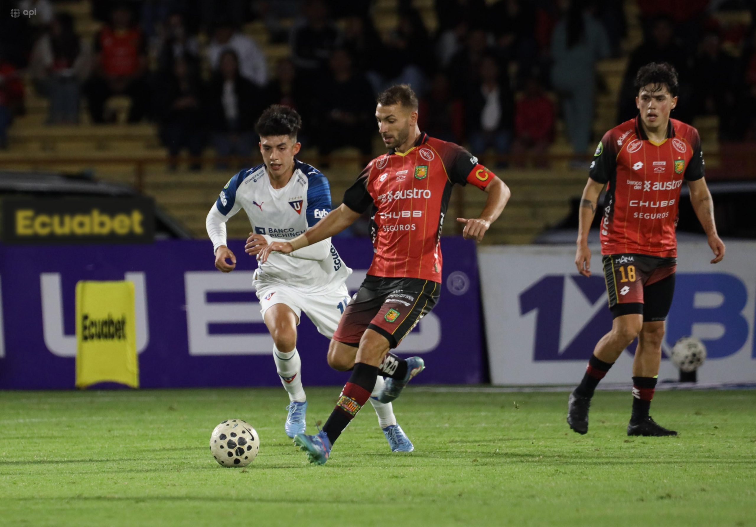 : Incidencias del partido disputado entre Deportivo Cuenca y Liga de Quito, en el estadio Alejandro Serrano Aguilar. API