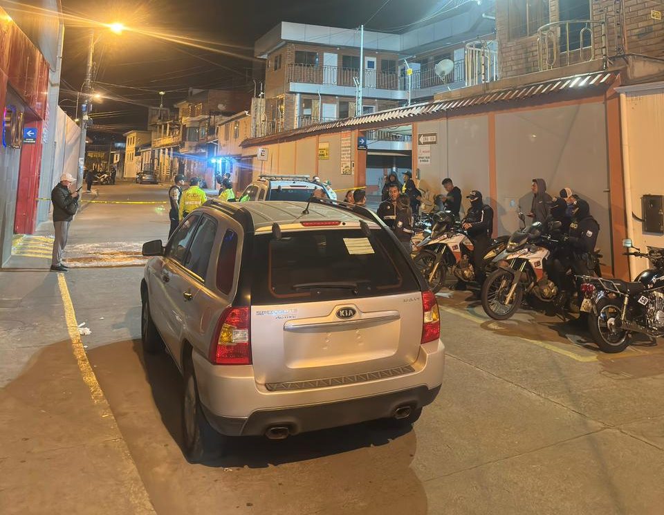 La Policía Nacional se encuentra en la zona de tolerancia de Cuenca para investigar un nuevo caso violento. Foto: El Mercurio