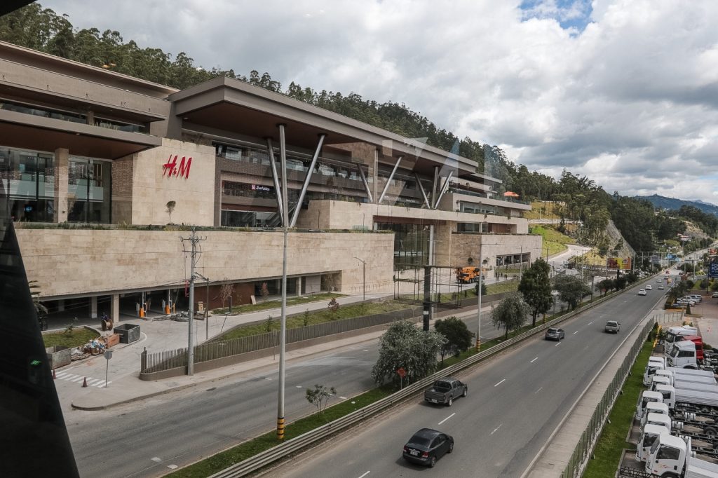 El Mall del Alto ya abrió sus puertas en Cuenca. Foto: El Mercurio