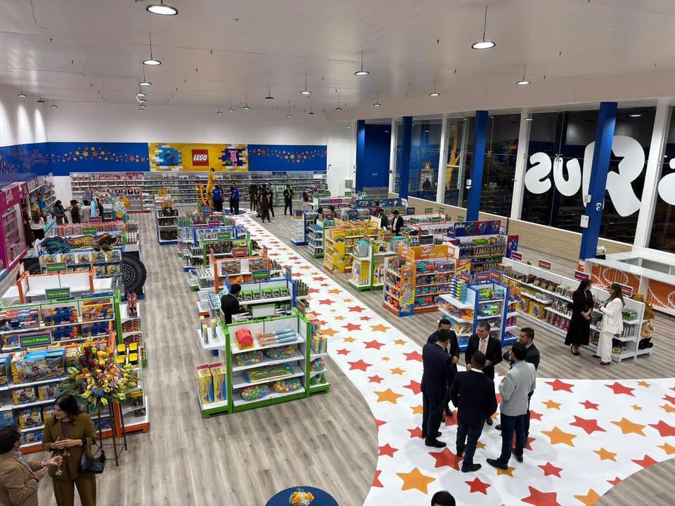 Así luce el local de Toys R Us en Cuenca. Foto: Facebook
