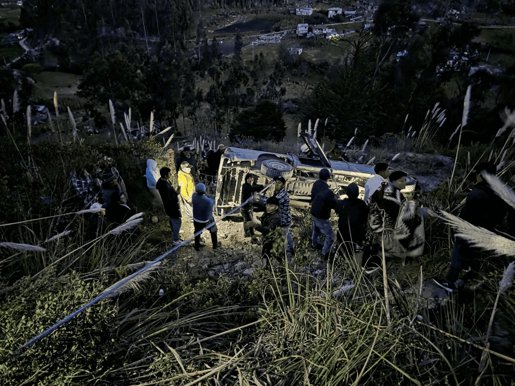 Un vehículo se accidentó en el cantón Nabón. El hecho dejó una persona fallecida. Foto: CENTERSTUDIORECORDS